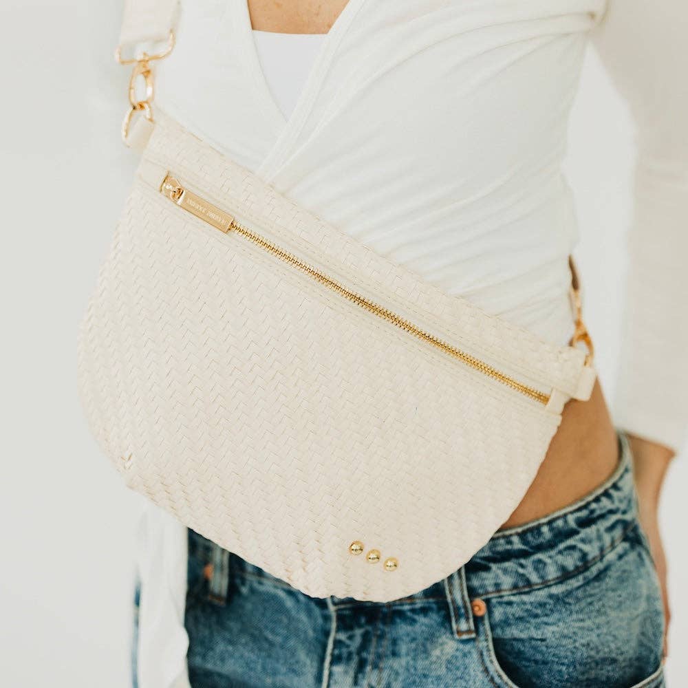 Pretty Simple Diagonal Woven Westlyn belt bag, zipper closure detail
