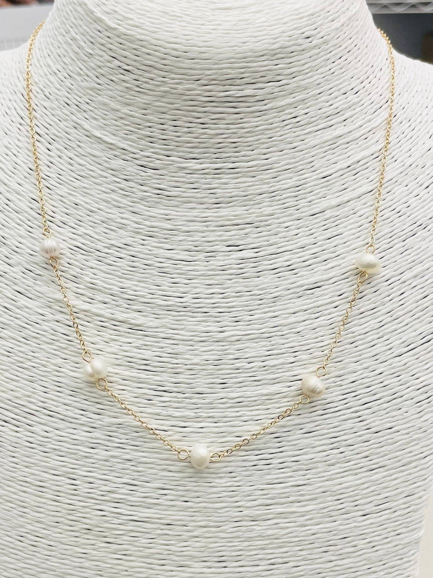 Stationed Pearl Choker