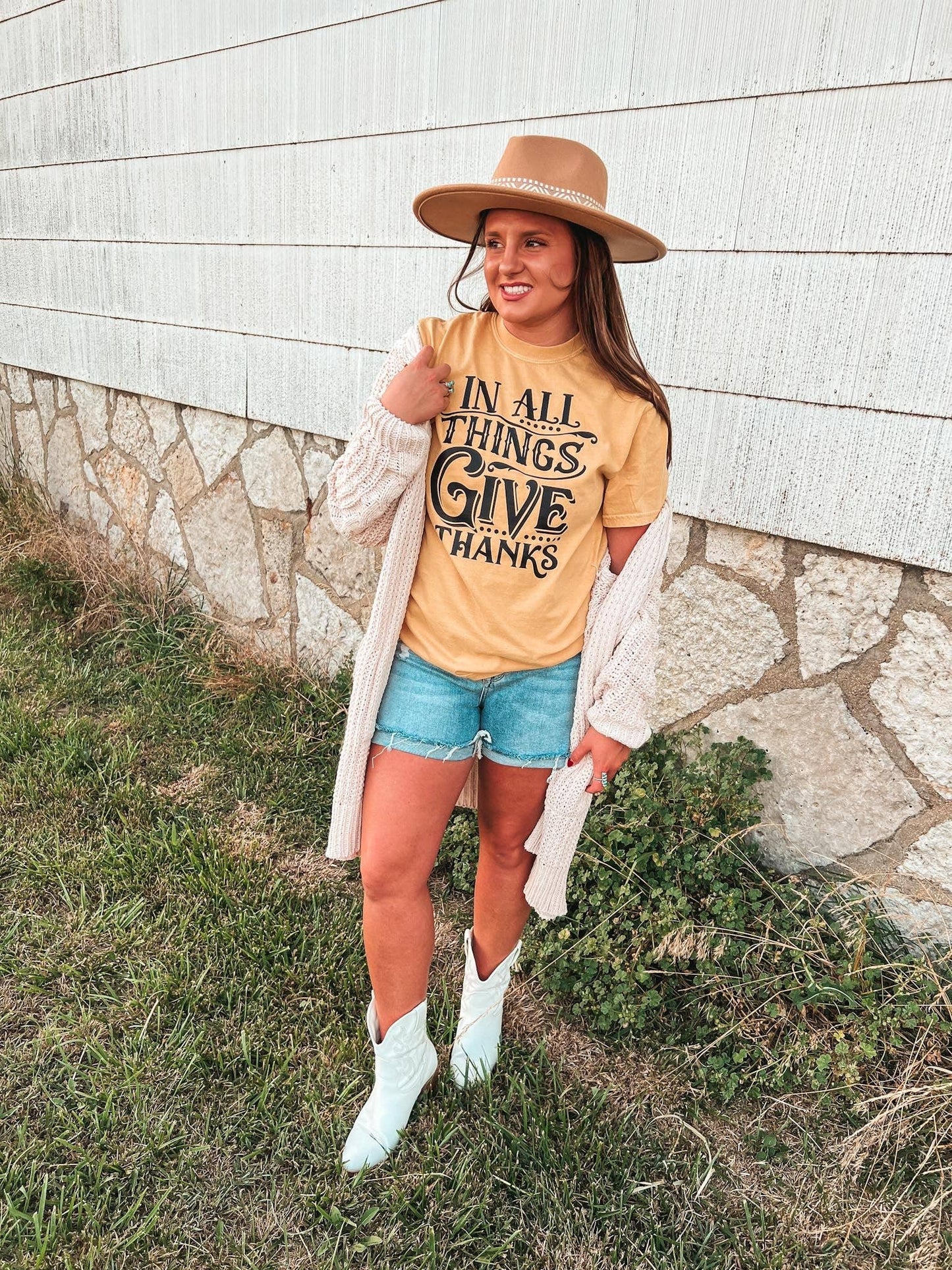 IN ALL THINGS GIVE THANKS TEE