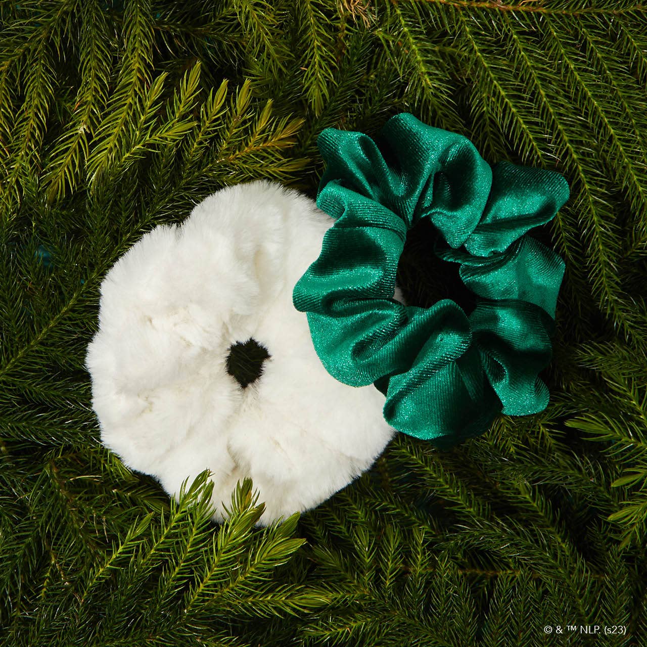 Elf x kitsch Scrunchies White & Green