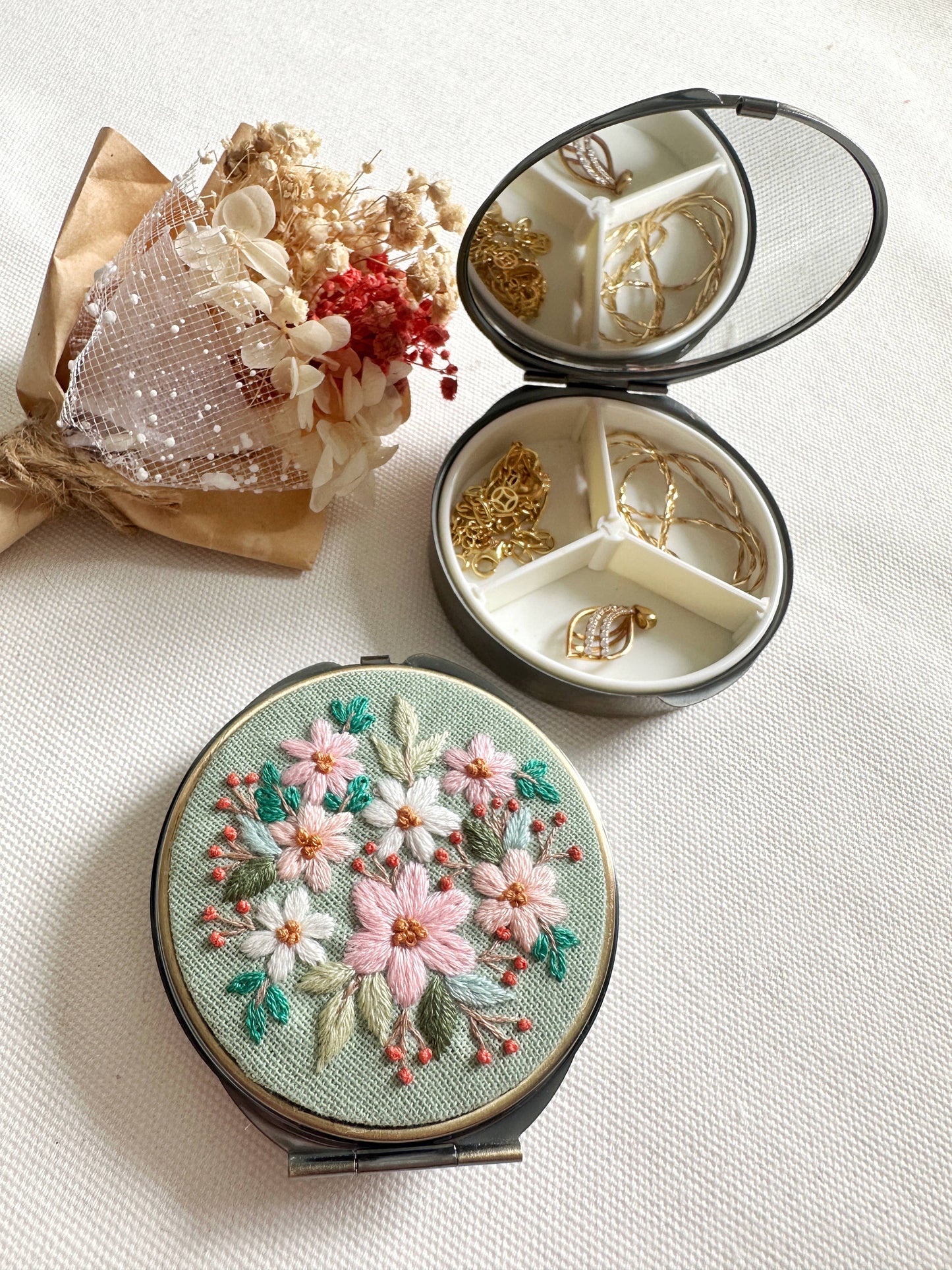 Floral Embroidered Round Jewelry Box With Mirror
Success