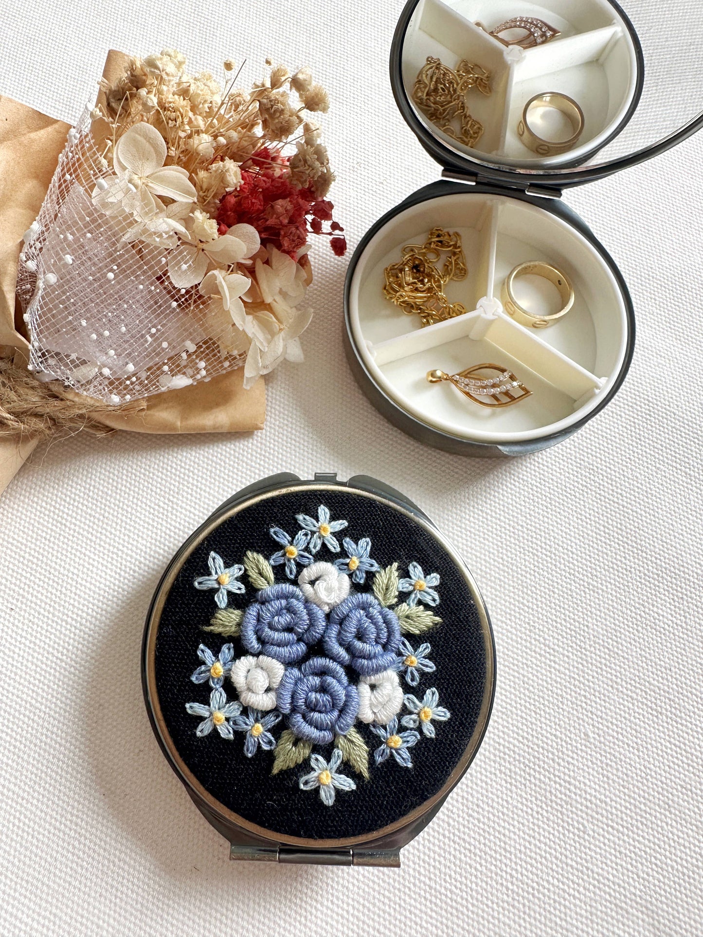 Floral Embroidered Round Jewelry Box With Mirror
Success