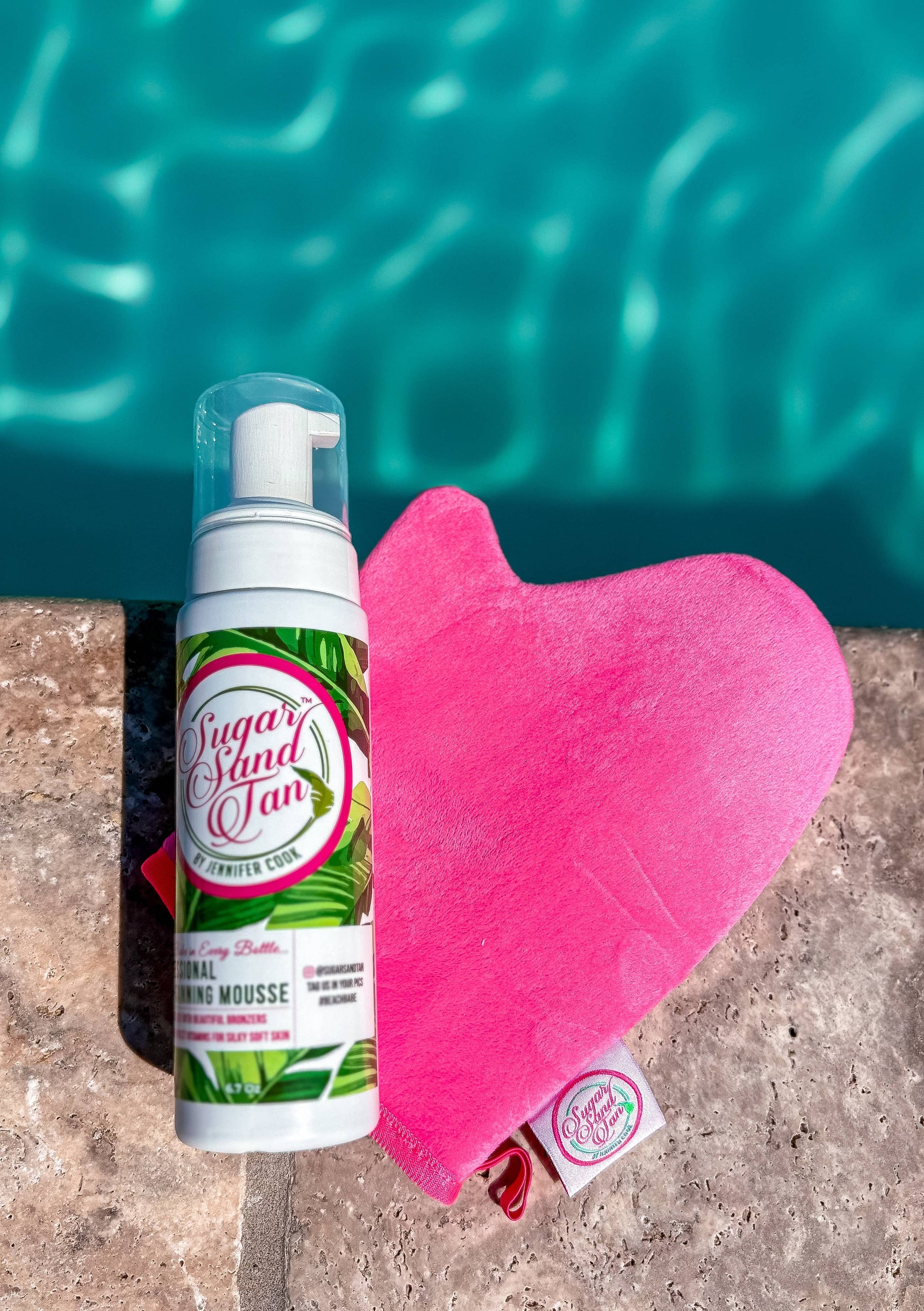 Self tanning mousse foam bottle with applicator mitt for streak free sunless tan