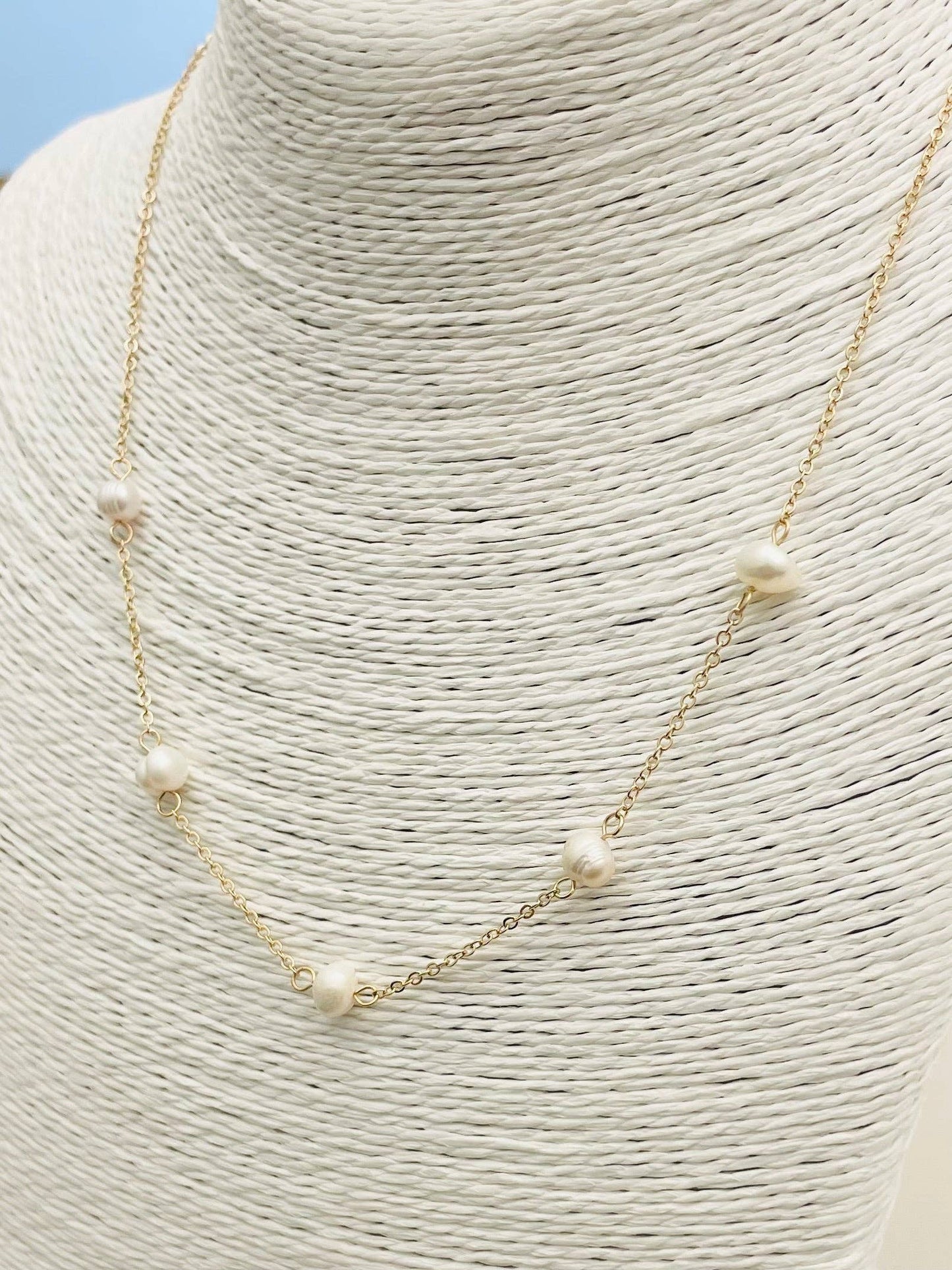 Stationed Pearl Choker