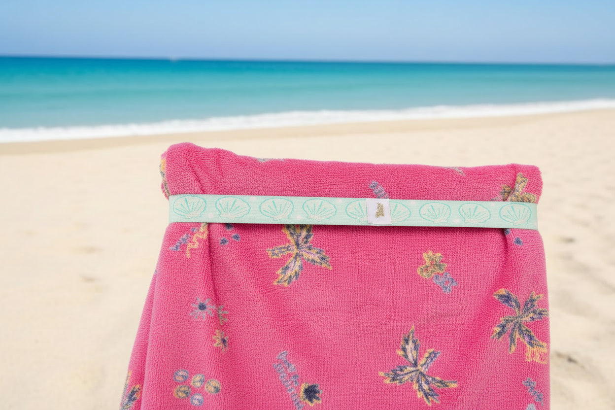 Darling Effect Stay-Put Towel Band in Seashells Aqua